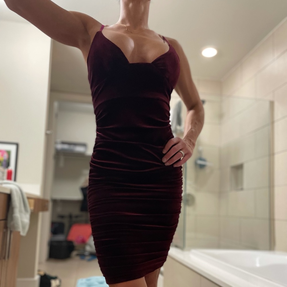 Velvet Hot Miami Styles Cinched Midi Dress - Picture 3 of 12